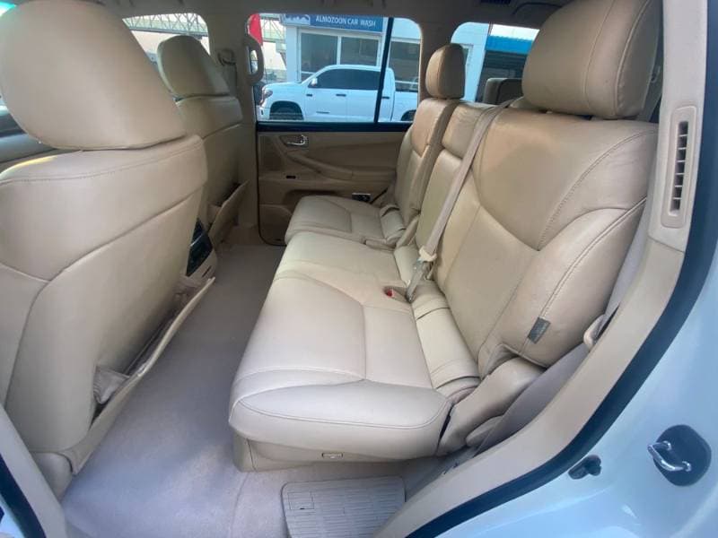 2009 Lexus LX 570 thumbnail 7