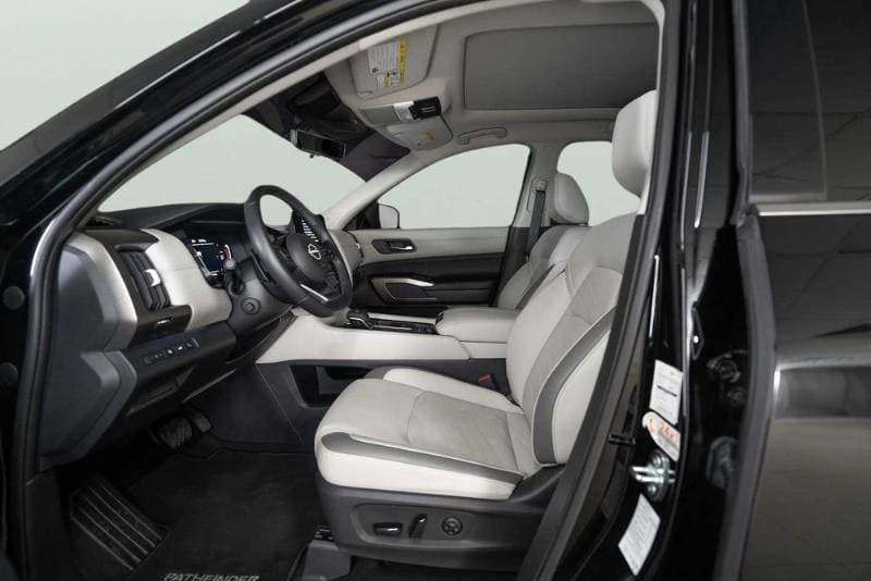 2024 Nissan Pathfinder thumbnail 10