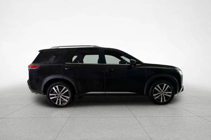 2024 Nissan Pathfinder thumbnail 2