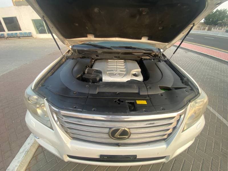 2009 Lexus LX 570 thumbnail 9