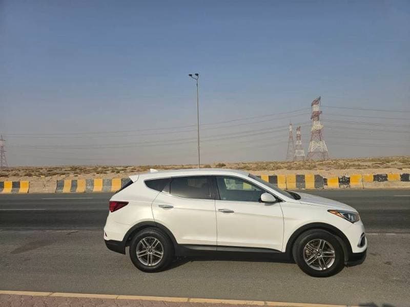 2017 Hyundai Santa Fe thumbnail 2