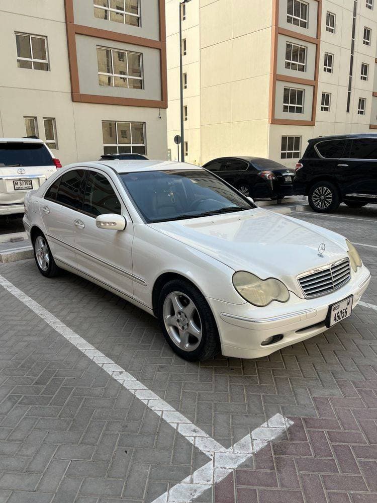 2004 Mercedes-Benz C-Class thumbnail 3