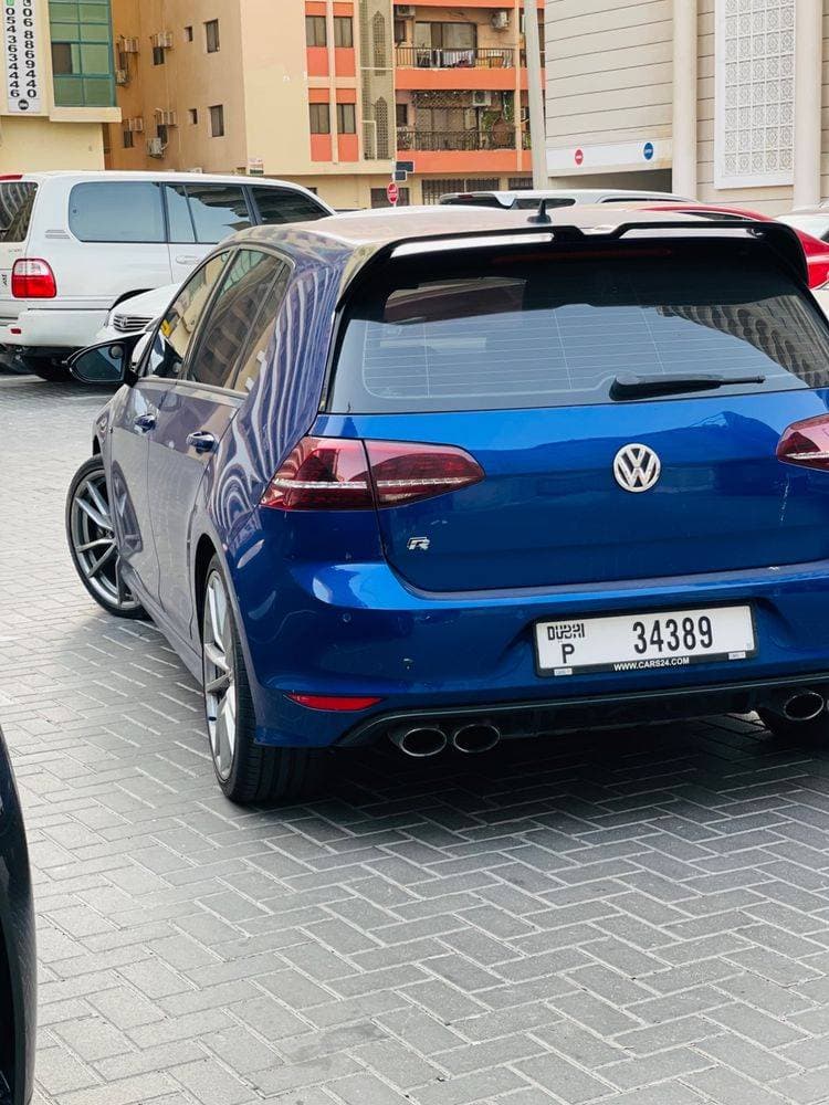 2015 Volkswagen Golf R thumbnail 3