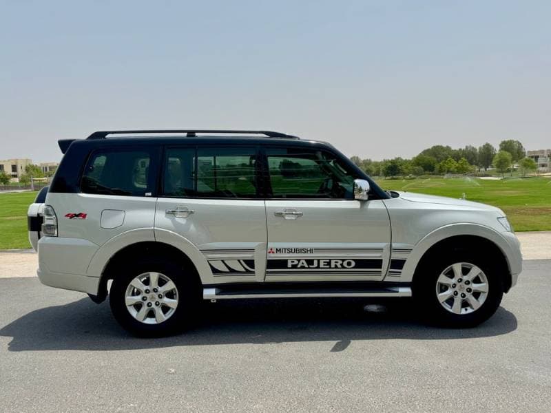 2019 Mitsubishi Pajero thumbnail 4