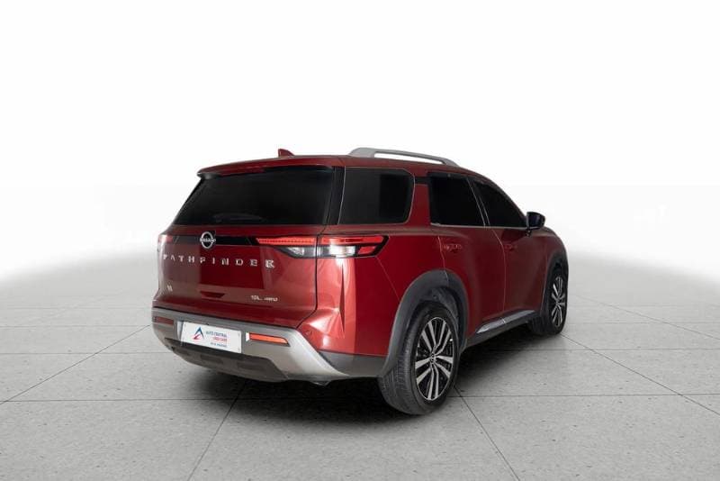 2024 Nissan Pathfinder thumbnail 3