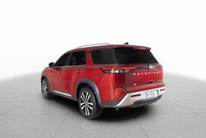 2024 Nissan Pathfinder thumbnail 5
