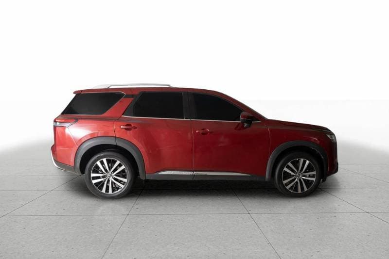 2024 Nissan Pathfinder thumbnail 2