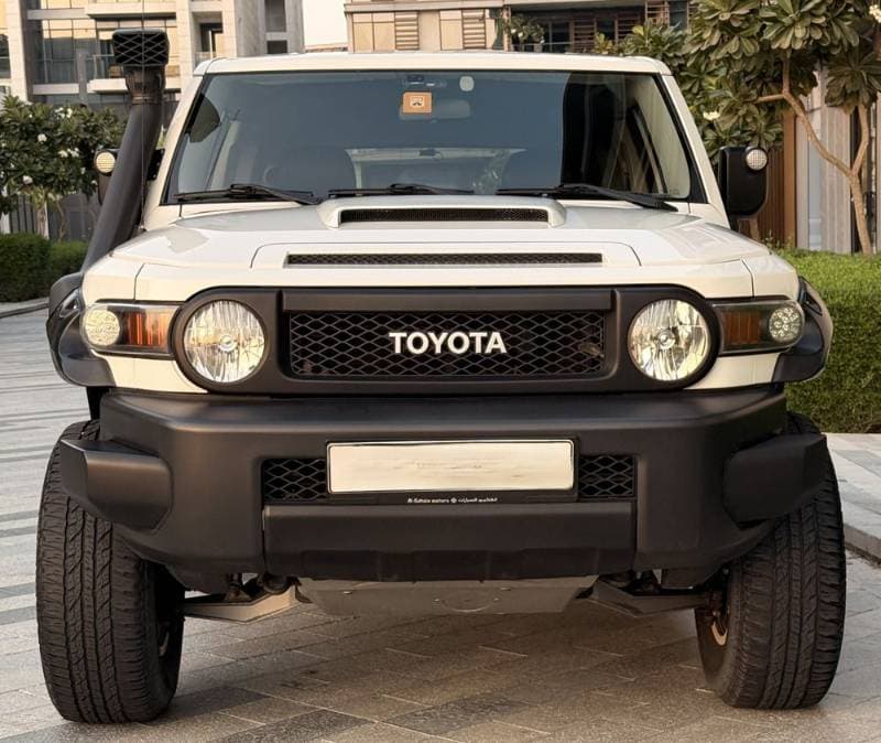 2016 Toyota FJ Cruiser thumbnail 2
