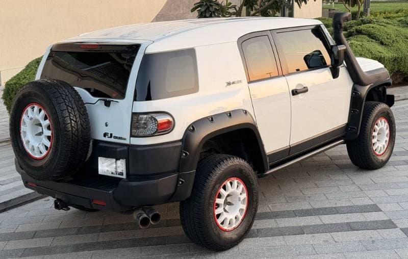2016 Toyota FJ Cruiser thumbnail 5