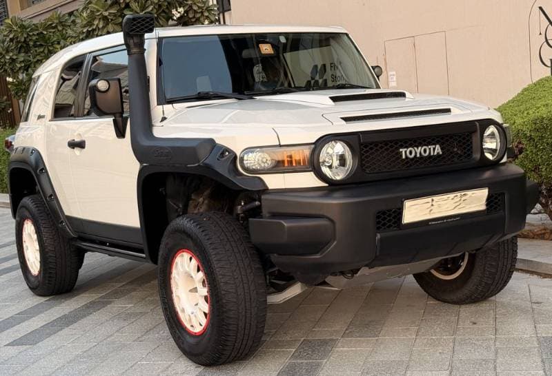 2016 Toyota FJ Cruiser thumbnail 3