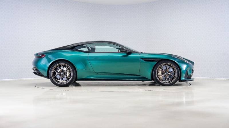 2025 Aston Martin DB12 thumbnail 3