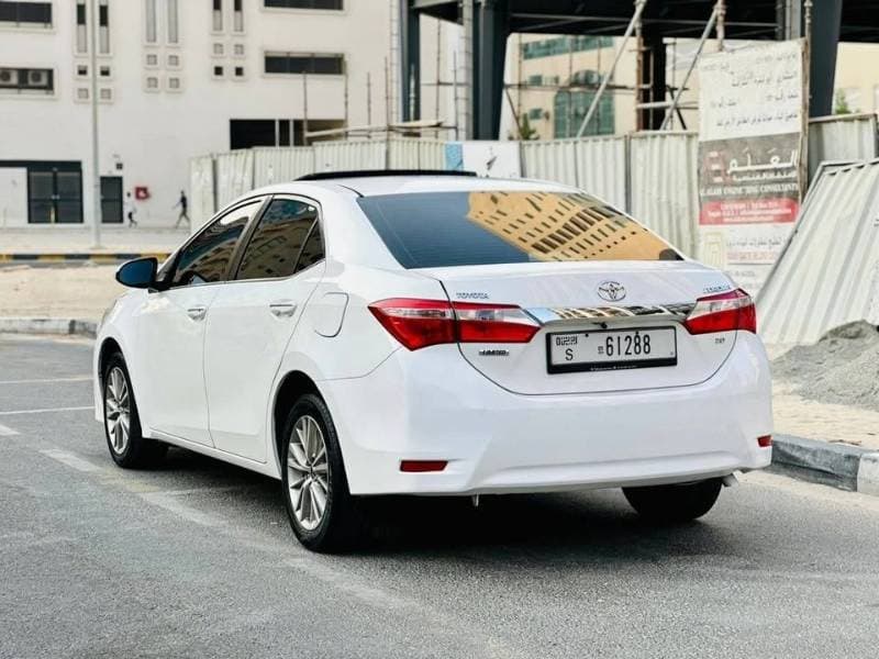 2015 Toyota Corolla thumbnail 4