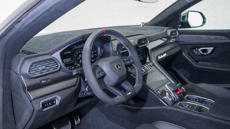 2023 Lamborghini Urus thumbnail 5