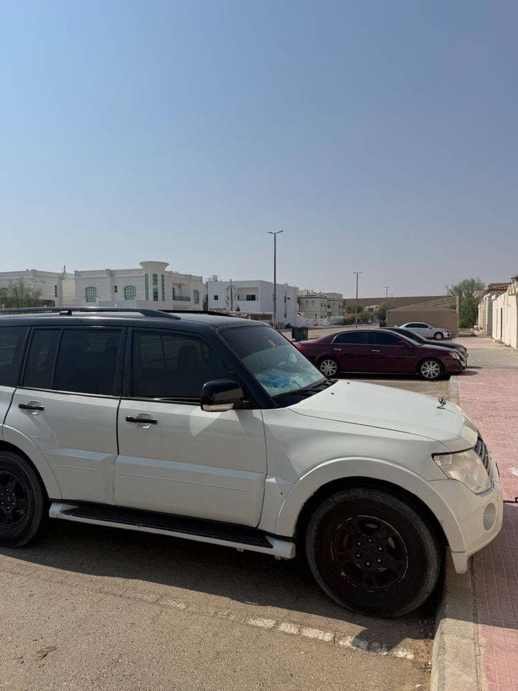 2008 Mitsubishi Pajero thumbnail 2