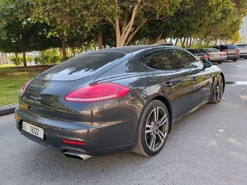 2014 Porsche Panamera thumbnail 2