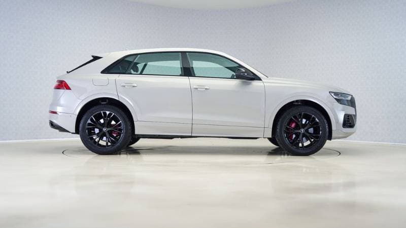 2023 Audi Q8 thumbnail 3