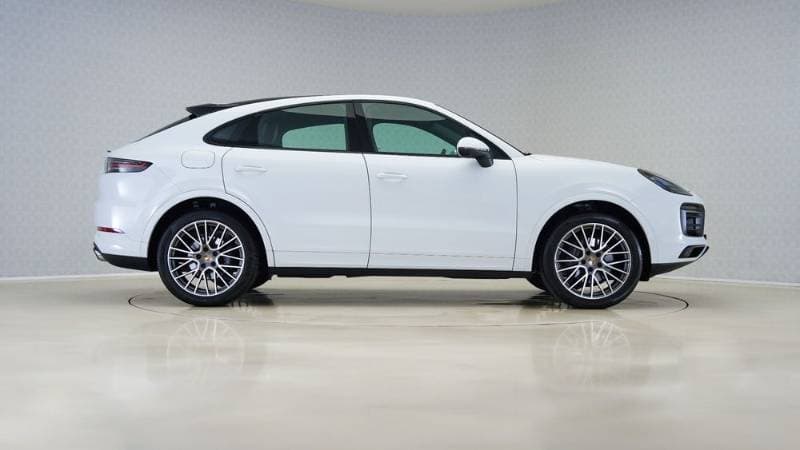 2022 Porsche Cayenne Coupe thumbnail 3