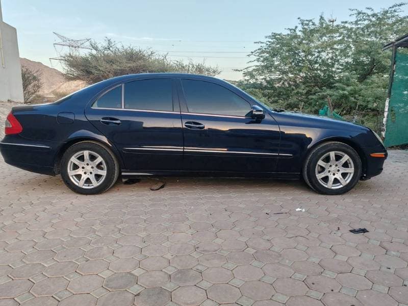 2008 Mercedes-Benz E-Class Saloon thumbnail 2