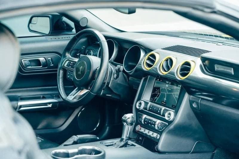 2019 Ford Mustang Convertible thumbnail 3