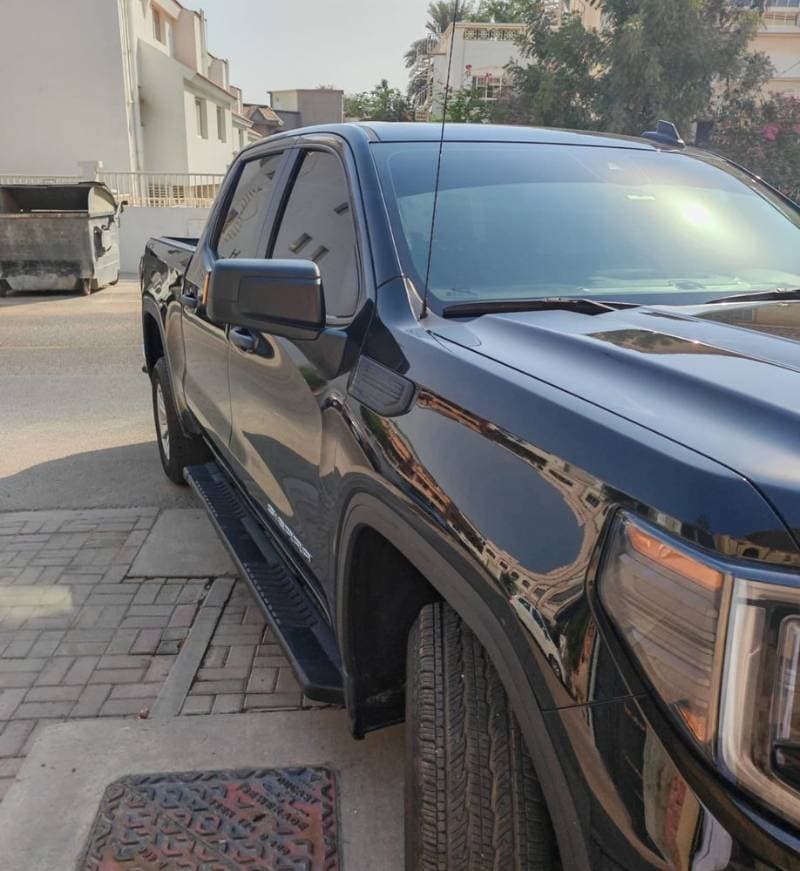 2024 GMC Sierra thumbnail 2
