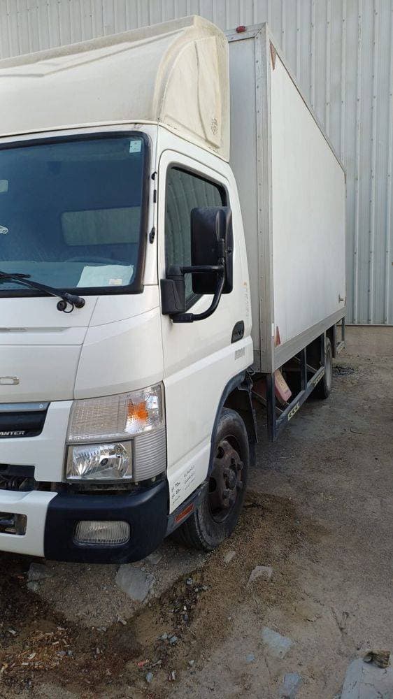 2022 Mitsubishi Canter thumbnail 3