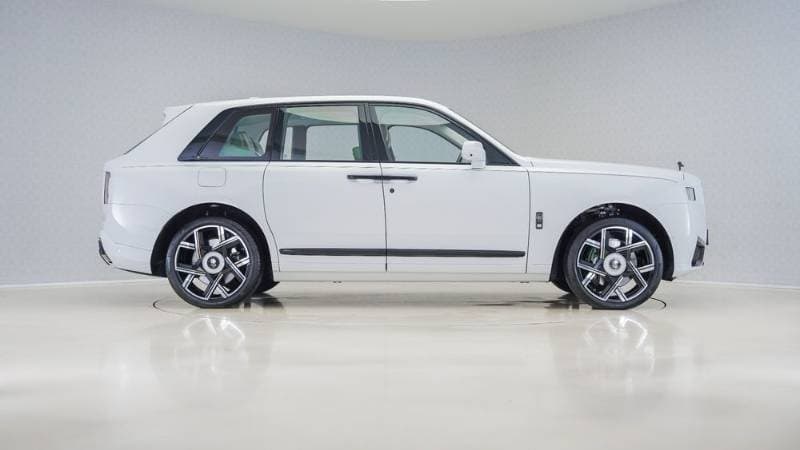 2025 Rolls Royce Cullinan thumbnail 3