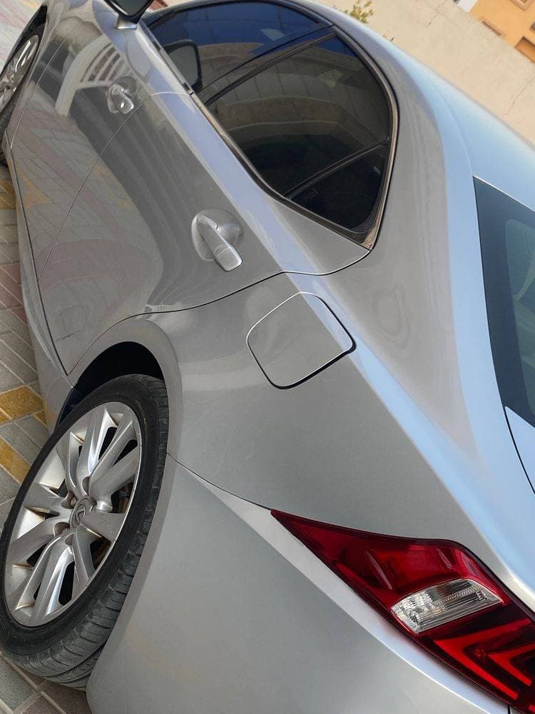 2016 Lexus IS-Series thumbnail 5