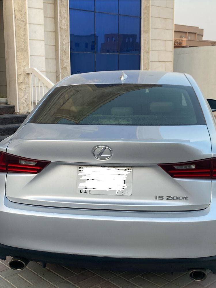 2016 Lexus IS-Series thumbnail 2
