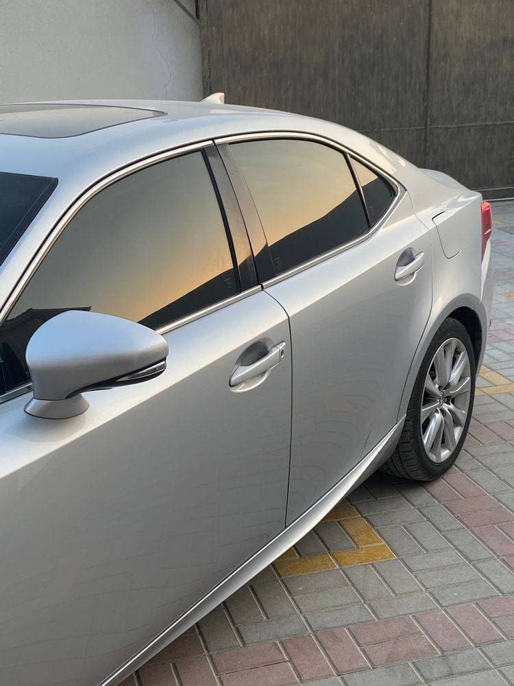 2016 Lexus IS-Series thumbnail 3