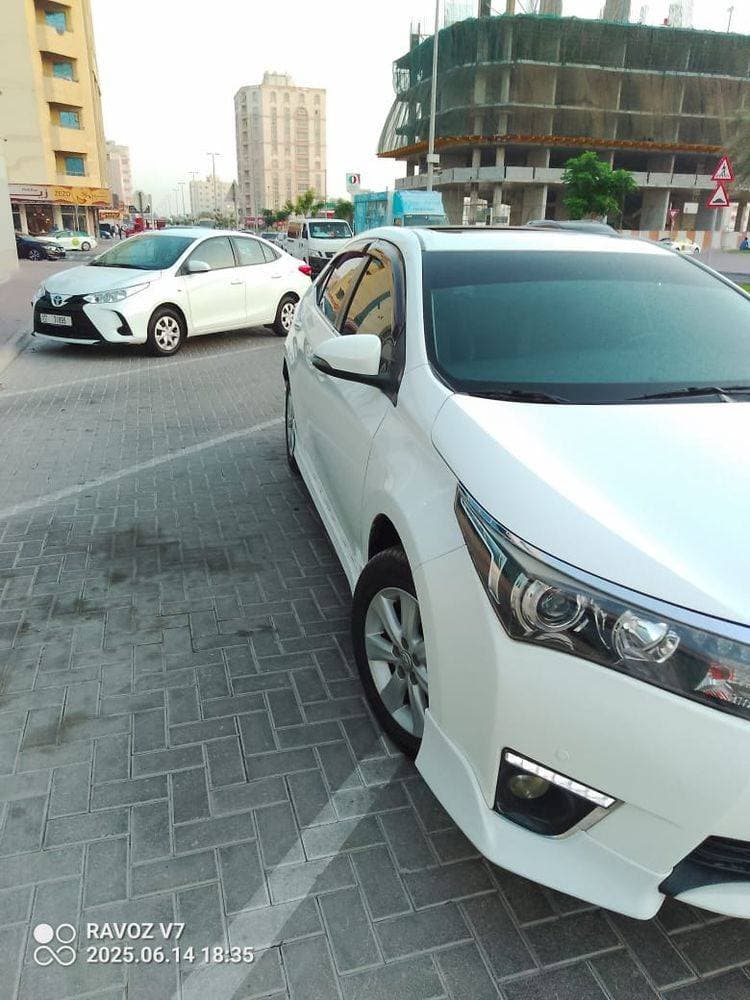 2014 Toyota Corolla thumbnail 3
