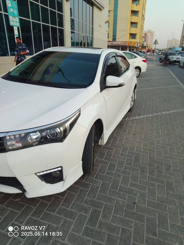 2014 Toyota Corolla thumbnail 2