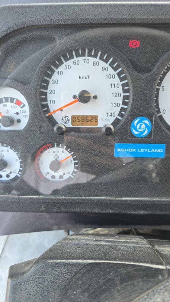 2013 Ashok Leyland Falcon thumbnail 4