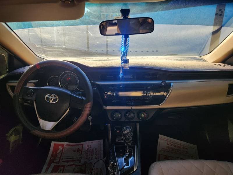 2015 Toyota Corolla thumbnail 4