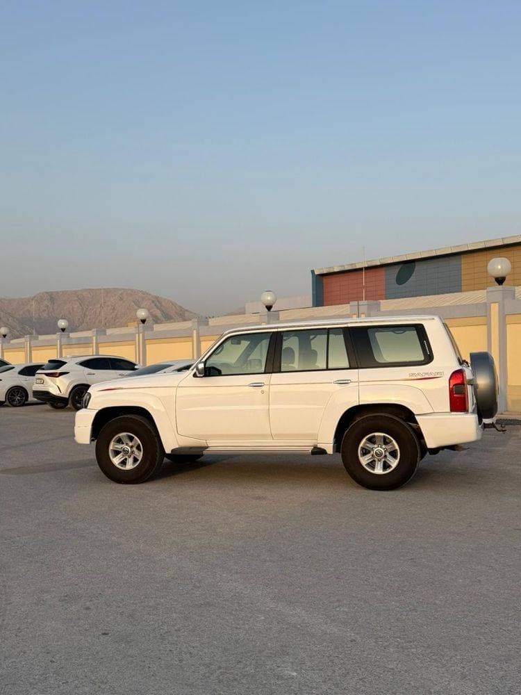 2015 Nissan Patrol thumbnail 3