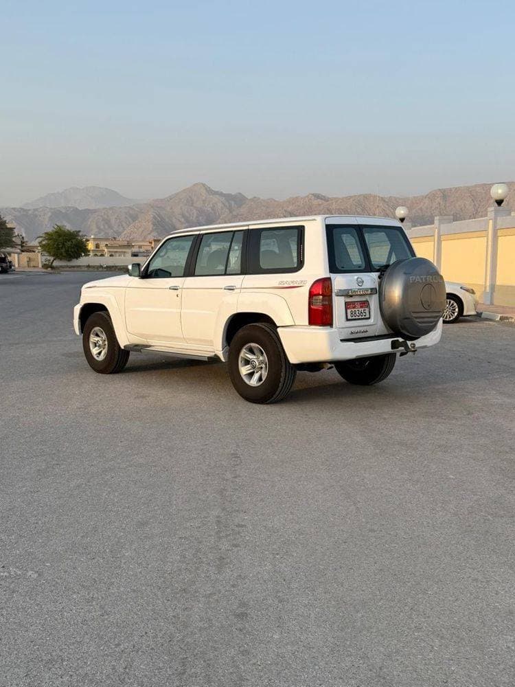 2015 Nissan Patrol thumbnail 2