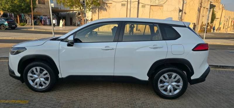 2023 Toyota Corolla Cross thumbnail 3