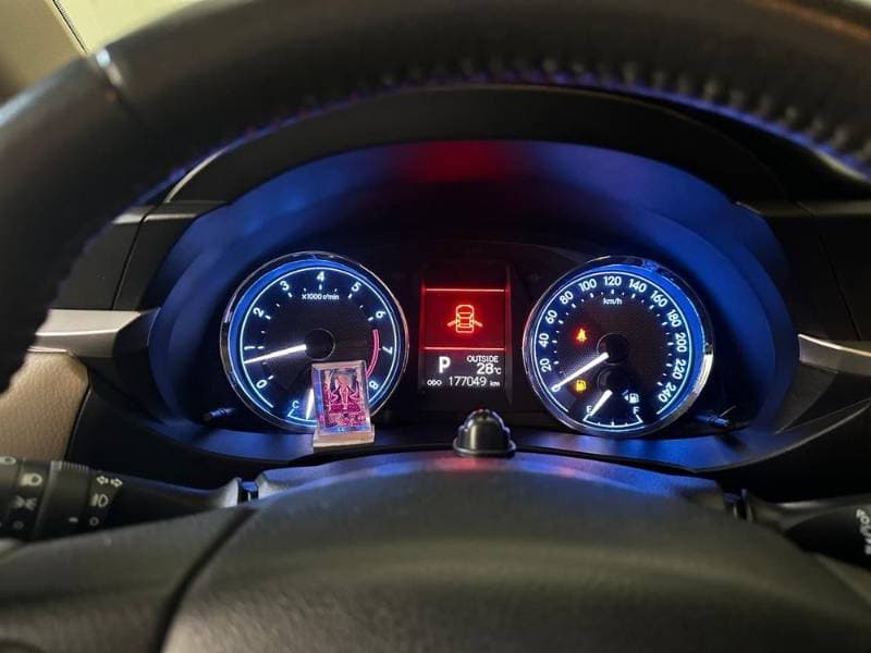 2015 Toyota Corolla thumbnail 5