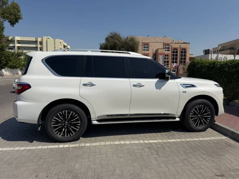 2022 Nissan Patrol thumbnail 3