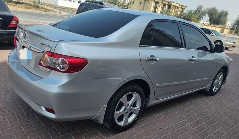 2013 Toyota Corolla thumbnail 4