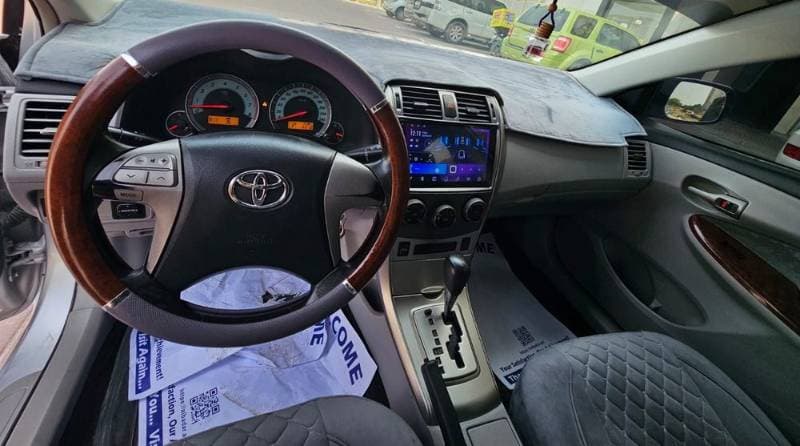 2013 Toyota Corolla thumbnail 3
