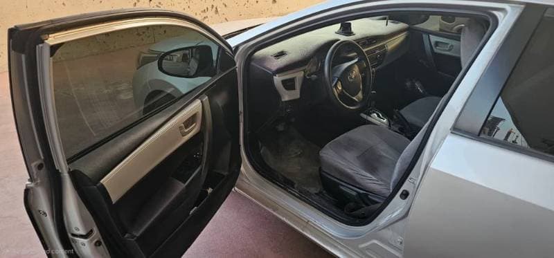 2015 Toyota Corolla thumbnail 2