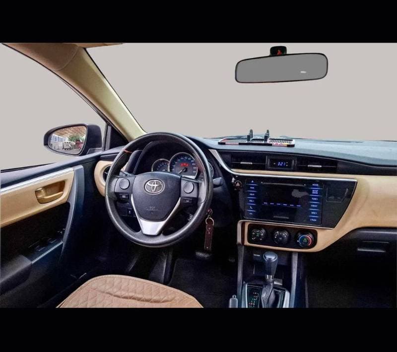 2018 Toyota Corolla thumbnail 4