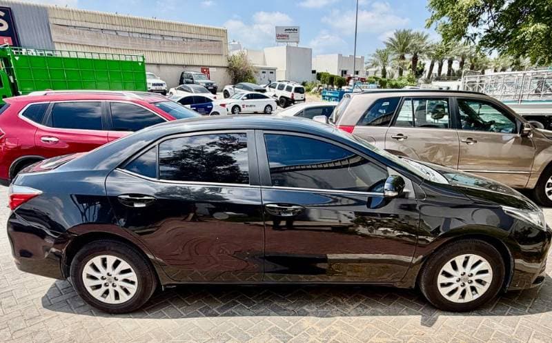 2018 Toyota Corolla thumbnail 3