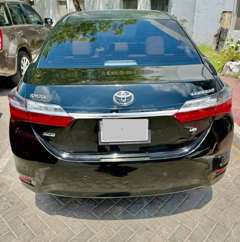 2018 Toyota Corolla thumbnail 2