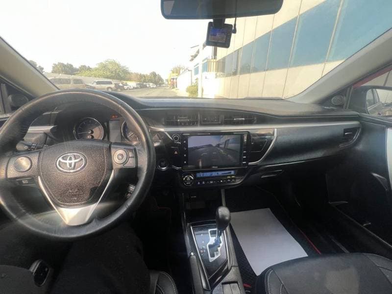 2016 Toyota Corolla thumbnail 3