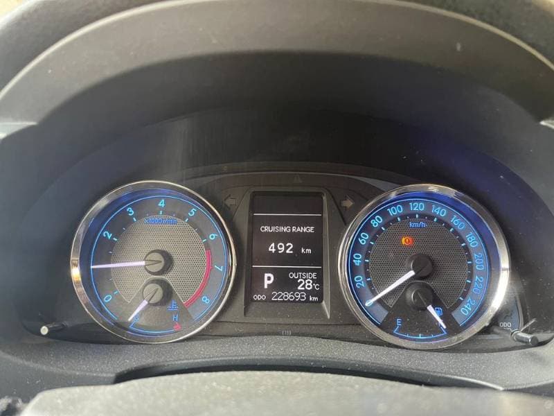 2015 Toyota Corolla thumbnail 4