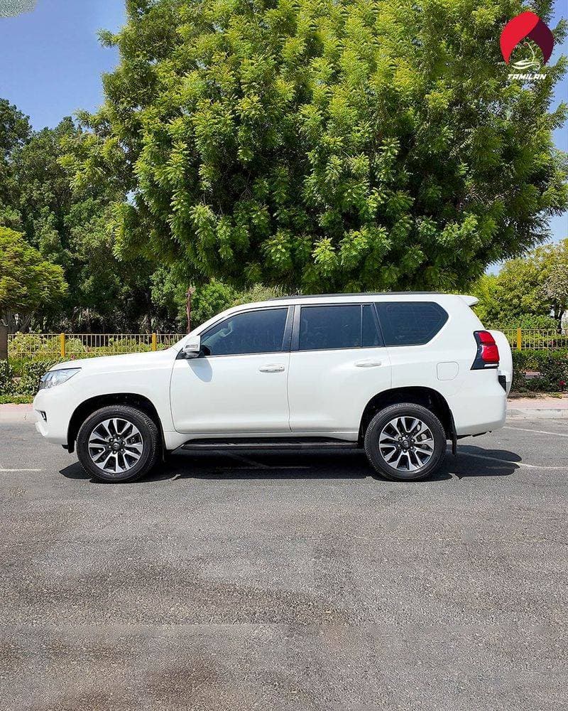 2022 Toyota Land Cruiser Prado thumbnail 2