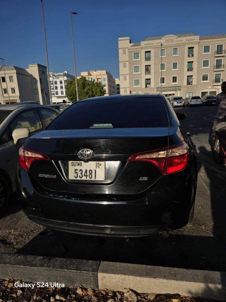 2017 Toyota Corolla thumbnail 2