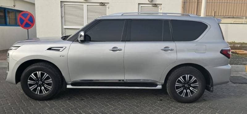 2017 Nissan Patrol thumbnail 3