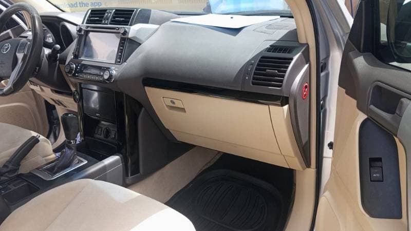 2016 Toyota Land Cruiser Prado thumbnail 2
